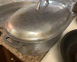 #95 Griswold Cast Aluminum Dutch Oven w/Trivet - 3 pcs $50.00