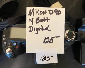 #170 Nikon D90 w bott Digital camera $125.00