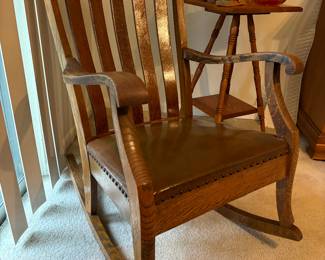 Mission oak rocket. Great condition 