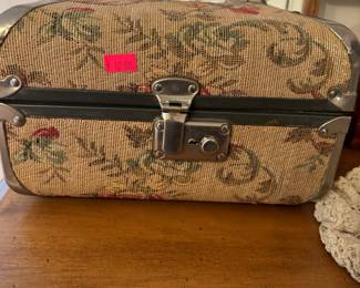 Case of brush rollers