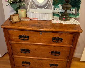 Primitive (not sure of the wood)chest