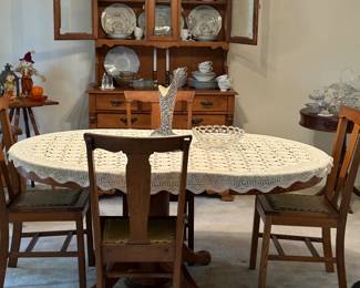 Round Oak table
