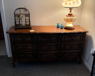 French dresser