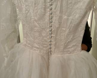 Beautiful vintage wedding dress w/ headpiece  and photo 