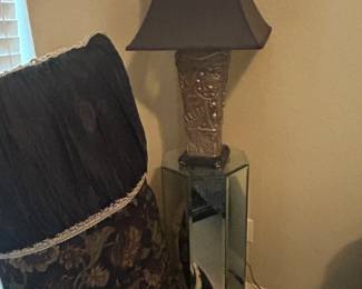 Mirrored column, lamp, linens