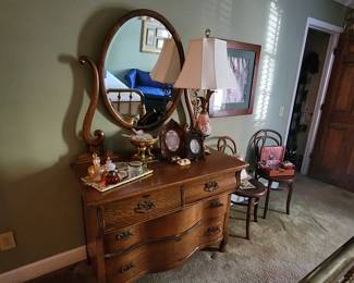 Vintage Ladies Dresser and Mirror