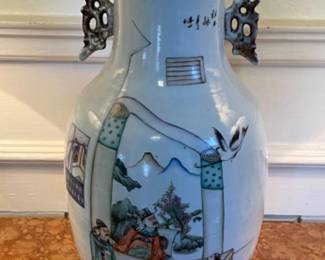 61 QingDynastyFamilleRoseWhitePorcelainTempleVase