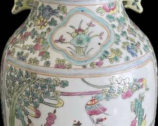 18 ChineseFamilleRoseEnameledPorcelainHandPaintedVase