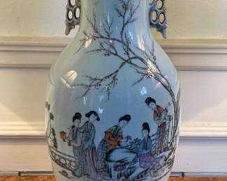 63 19thCenturyQingDynastyFamilleRoseTempleVase