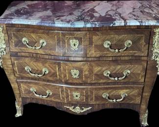 41 Early18thCFrenchRegenceDoreBronzeBombeCommode