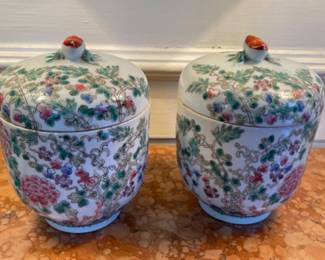 52 FamilleRoseQingDynastyLiddedPorcelainJars