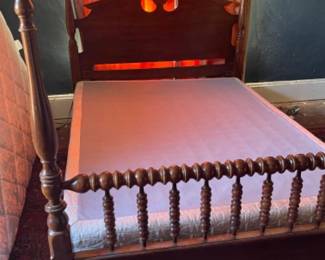 84 1940sTurnedWood4PosterBed