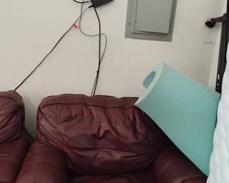 LEATHER CHAIR 2 OF THESE