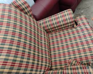 NICE LIVING ROOM CHAIR