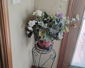 PLANTER AND SILK PLANT