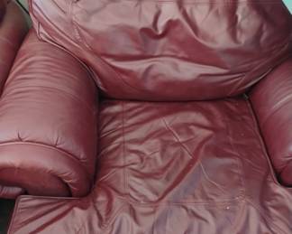SECOND LEATHER CHAIR