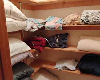 PILLOWS, BLANKETS, SHEETS