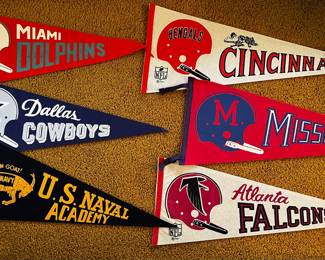 Vintage pennants
Dallas cowboys, Cincinnati Bengals, Miami Dolphins, Atlanta Falcons, US Naval Academy, Ole Miss