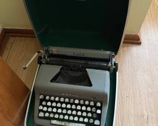 Royal Typewriter 