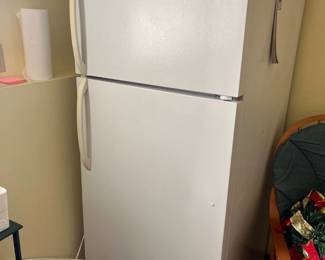 Frigidaire Refrigerator Freezer White 