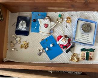 Holiday Clothing Pins 