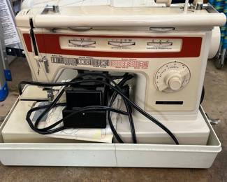 Singer Sewing Machine 