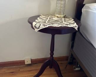 Mahogany Pedestal Side Table 