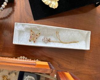 Butterfly Pin / 4 leaf clover pendant 