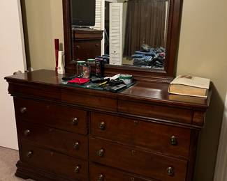 Broyhill dresser with mirror