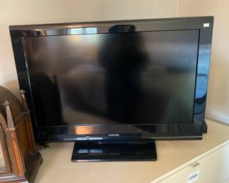 Westminster Clock K-10206E, Toshiba 32AV50AR TV