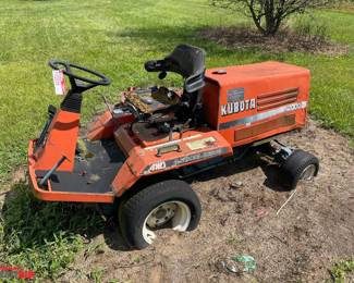 Kubota, model F2000, 4WD lawn mower