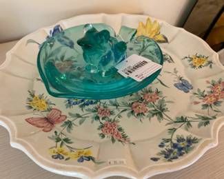 Frog on leaf bowl