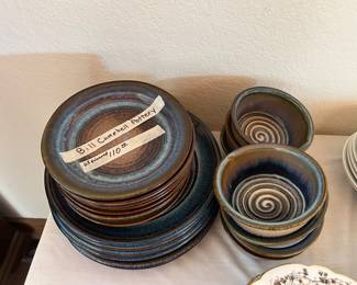 Pottery dishes