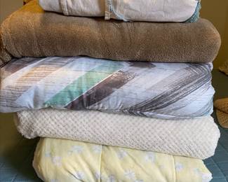 Comforters & Blankets