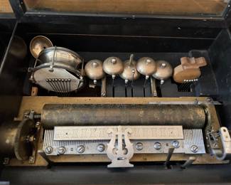 Antique Swiss Cylinder Music Box With Drums & Bells. In Great Working Condition. Photo 4 of 4.