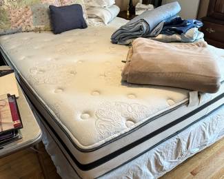 Nice queen bed