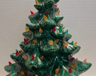 01 Vintage Ceramic Light Up Chritsmas Tree 