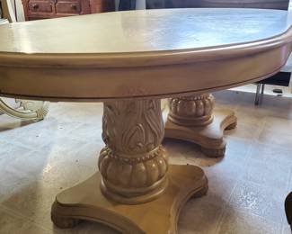 Double Pedestal Table - Vintage, in great Condition