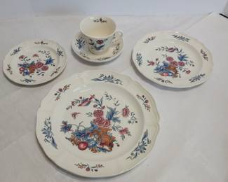 12 Wedgwood Potpourri China Place Settings