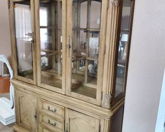 Hutch that matches Double Pedestal Table