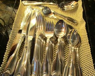 Oneida  Shell Stainless Set