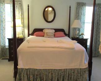 Craftique Queen Bed...