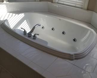 Spa tub