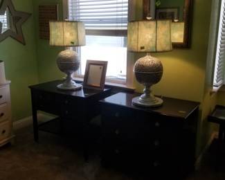 Bernhardt dresser & side table; large table lamps