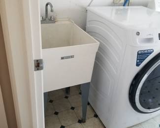 Laundry sink