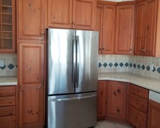 GE refrigerator Model GNE29GSKISS; pantry