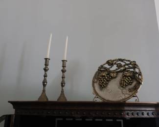 decor-  plate  is  sold