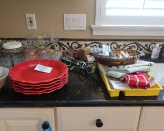 kitchen  items, pioneer  women's  dishes