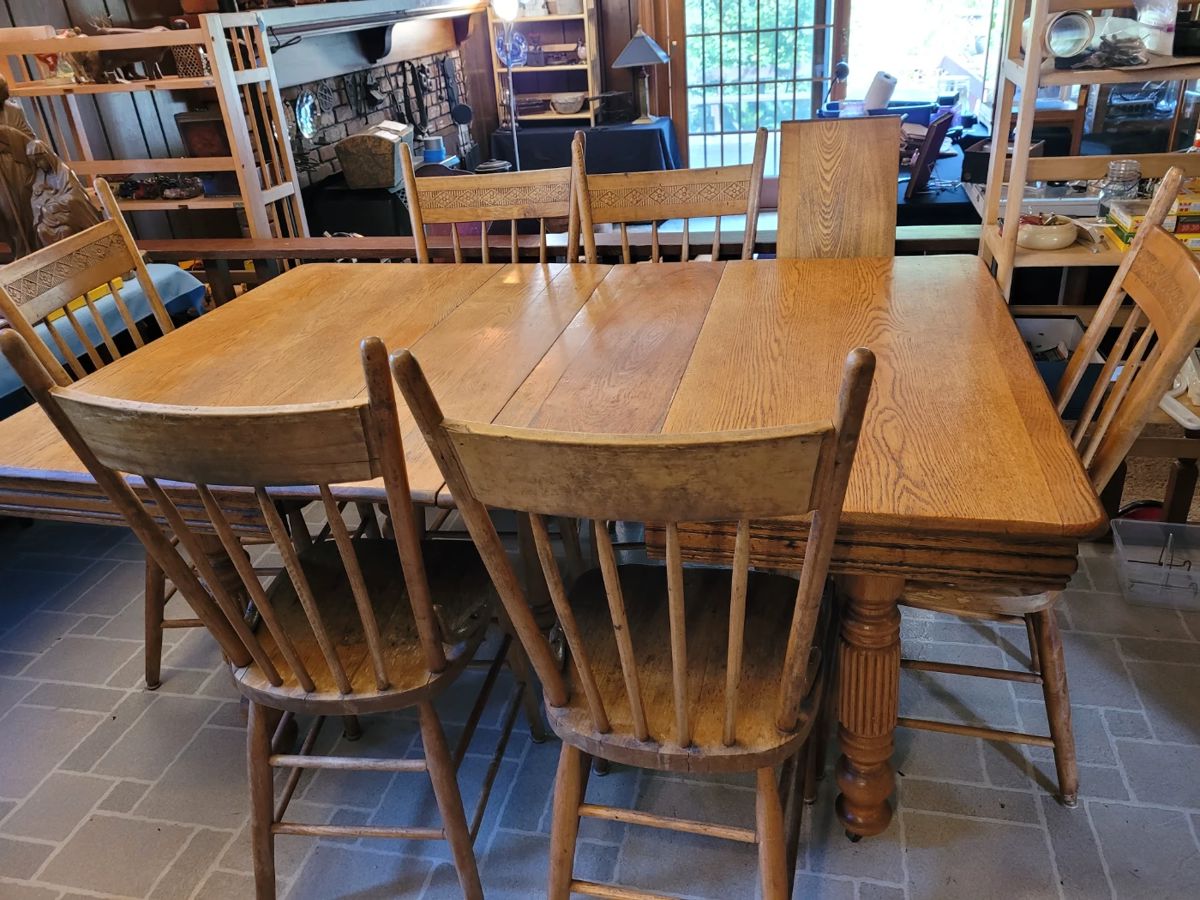 Table and chairs sold separately. 
Table has three leaves