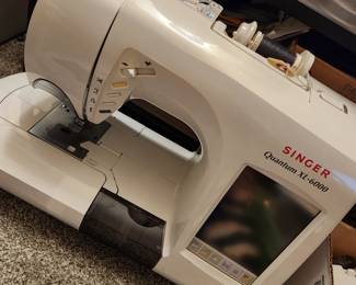 Singer Quantum XL-6000 and all the trimmings 